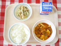 ごはん・牛乳・豚肉のケチャップ煮・ごぼうサラダ