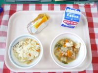 ごもくごはん・牛乳・あつあげのそぼろに・オレンジ