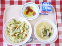 高菜チャーハン・牛乳・じゃがいものみそ汁・三色ゼリー