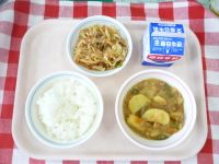 ごはん・牛乳・ジャガイモのカレーそぼろ・うめおかかあえ