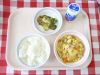 ごはん・牛乳・ちくわのいそべあげ・おやこに