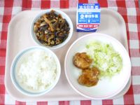ごはん・牛乳・とりにくの梅肉焼き・キャベツ・こんにゃくのきんぴら