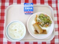ごはん・牛乳・はるまき・やきにくサラダ