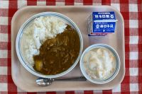 カレーライス・牛乳・フルーツヨーグルト