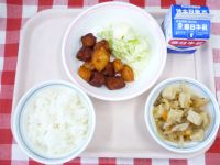 ごはん・牛乳・マグロのケチャップ煮・ボイルキャベツ・高野の煮物
