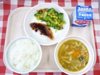 ごはん・牛乳・なまずのフライ・おかかあえ・カレーうどん
