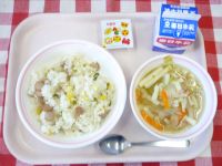 ウインナーピラフ・牛乳・やさいスープ・チーズ