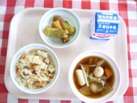 ごもくごはん・牛乳・ちくわのいそべあげ・けんちん汁