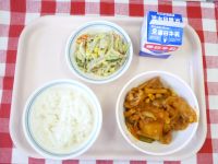 ごはん・牛乳・ぶたにくのケチャップ煮・ごぼうサラダ