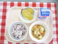 うめごはん・牛乳・とうふのちゅうかに・さつまいものてんぷら