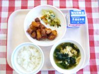 ごはん・牛乳・マグロのケチャップ煮・野菜ソテー・かきたまじる