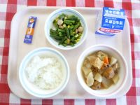 ごはん・牛乳・だいこんのにもの・いんげんソテー・ふりかけ