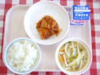 ごはん・牛乳・さかなのやさいあんかけ・かやくうどん
