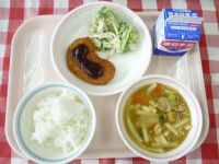 ごはん・牛乳・白花豆コロッケ・ブロッコリーサラダ・カレーうどん