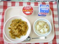 カレーピラフ・牛乳・ジャーマンポテト・ヨーグルト