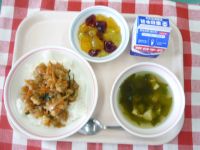 トリニータどん・牛乳・わかめスープ・三色ゼリー