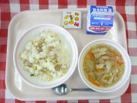 ウインナーピラフ・牛乳・やさいスープ