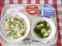 たかなチャーハン・牛乳・わかめスープ・ヨーグルト