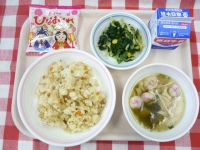 きんぴらずし・牛乳・あえもの・すまし汁・ひなあられ