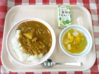カレーライス・やさいジュース・フルーツポンチ