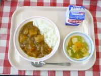 カレーライス・牛乳・フルーツポンチ