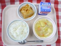 ごはん・牛乳・とりつくねのてりやき・はくさいのクリーム煮