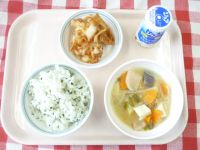 わかめごはん・ジョア・ちくわのかきあげ・ぶたじる