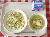 高菜チャーハン・牛乳・鶏肉団子のスープ