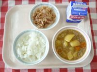 ごはん・牛乳・じゃがいものカレーそぼろ・うめおかかいため