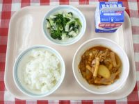 ごはん・牛乳・ぶたにくのケチャップ煮・ボイル野菜