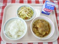 ごはん・牛乳・にくじゃが・やさいのカレー炒め