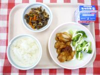 ごはん・牛乳・とりにくのレモンあげ・ブロッコリー・こんにゃくのきんぴら