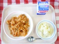 チキンライス・牛乳・リヨネーズポテト