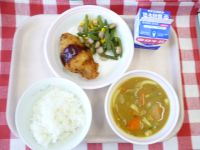 ごはん・牛乳・さかなのフライ・いんげんソテー・カレーうどん