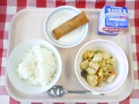 ごはん・牛乳・とうふのちゅうかに・はるまき