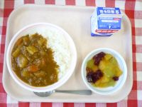 カレーライス・牛乳・三色ゼリー