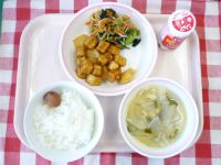 ごはん・ジョア・高野の甘辛あえ・さんしょくあえ・みそしる・うめぼし(和歌山県からいただきました)