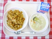 カレーピラフ・ぎゅうにゅう・クリームシチュー