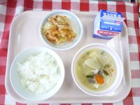 ごはん・ぎゅうにゅう・ちくわのかきあげ・ぶたじる