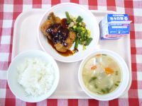 ごはん・ぎゅうにゅう・さかなのフライ・いんげんソテー・みそしる