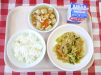 ごはん・牛乳・はるさめのいためもの・こうやのにもの