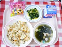 きんぴらずし・牛乳・なのはなあえ・すましじる・ひなあられ