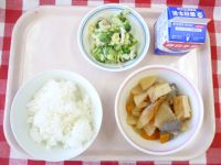 ごはん・牛乳・おでんふうに・サラダ