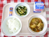 ごはん・牛乳・にくじゃが・ごまあえ・ふりかけ