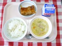ごはん・牛乳・とりつくねのてりやき・はくさいのクリーム煮