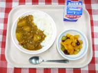 カレーライス・ぎゅうにゅう・フルーツポンチ