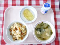 ごもくごはん・ジョア・さつまいものてんぷら・みそしる