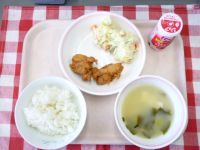 ごはん・ジョア・からあげ・ポテトサラダ・みそしる