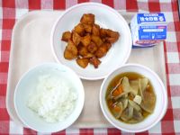 ごはん・牛乳・マグロとポテトのケチャップに・けんちんじる