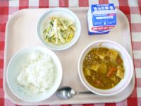 ごはん・牛乳・とうふのカレー煮・マカロニサラダ